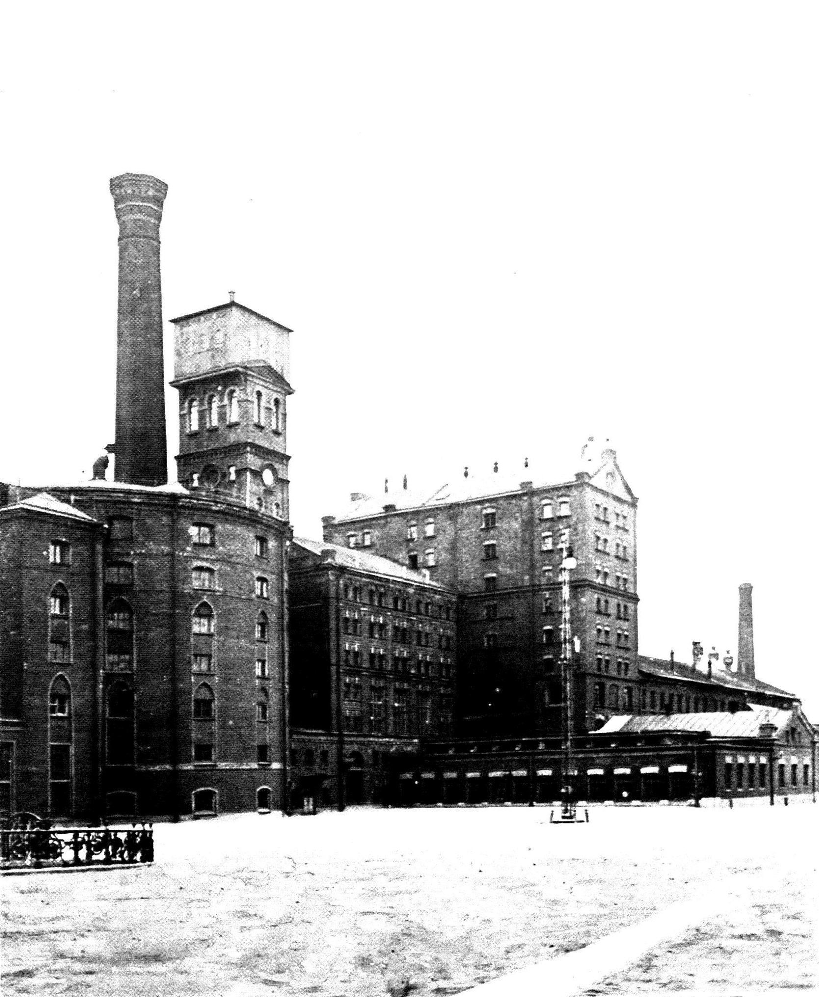 Вид главного здания завода со стороны переднего двора